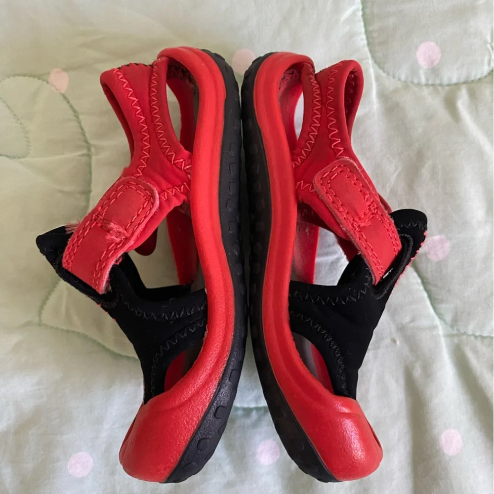 Nike Sunray Protect Black and Red Sandals Baby size 5
